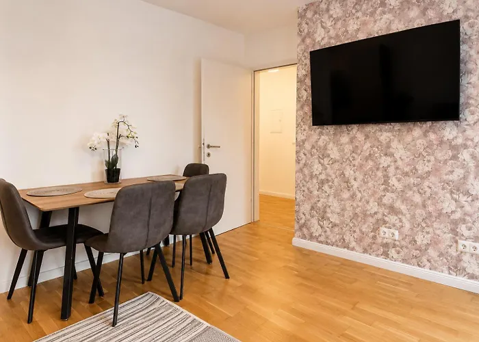 9-min To Center, 1br &1lr With Balcony, Tv & Wifi Apartamento