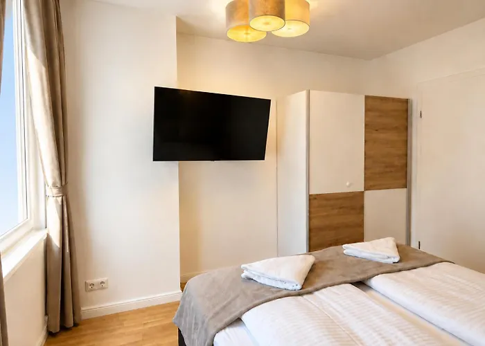 9-min To Center, 1br &1lr With Balcony, Tv & Wifi