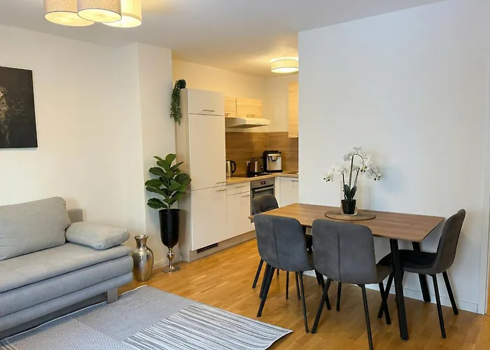 9-min To Center, 1br &1lr With Balcony, Tv & Wifi Apartamento