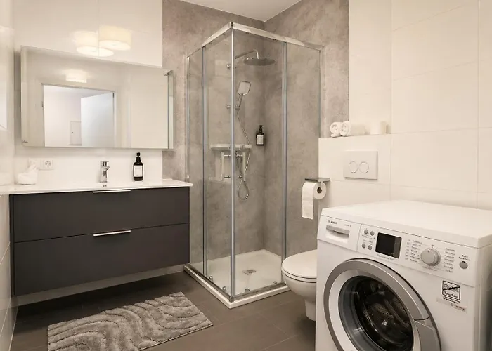 9-min To Center, 1br &1lr With Balcony, Tv & Wifi Apartamento